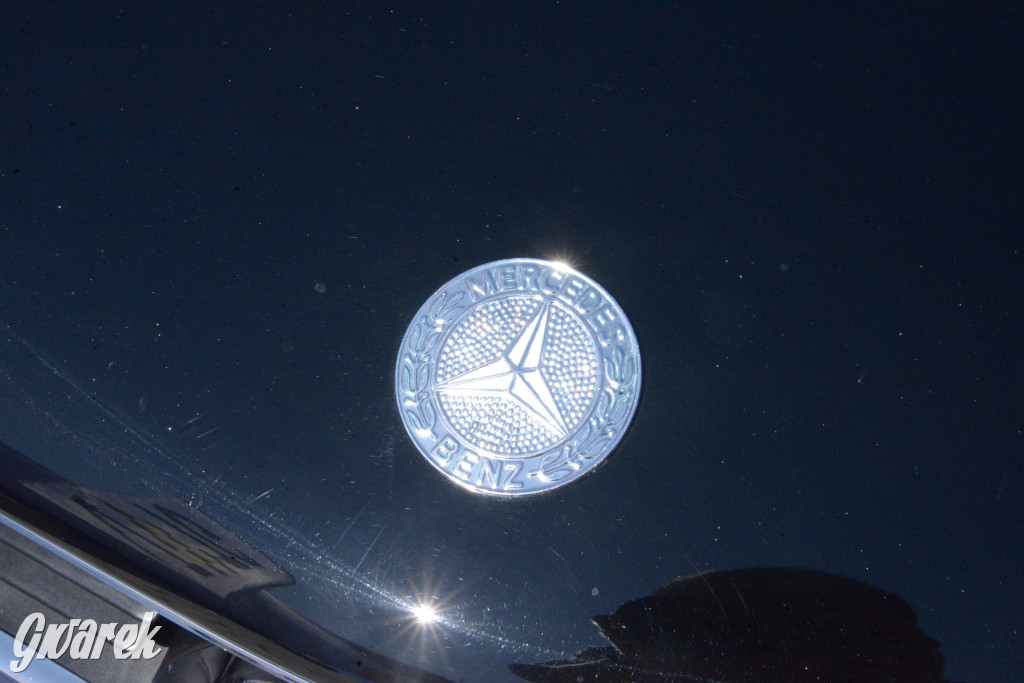 Mercedesy na rynku w Tarnowskich Górach