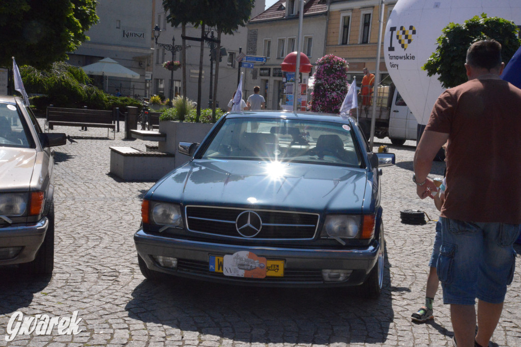 Mercedesy na rynku w Tarnowskich Górach