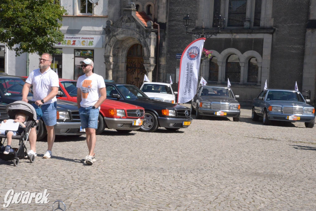 Mercedesy na rynku w Tarnowskich Górach