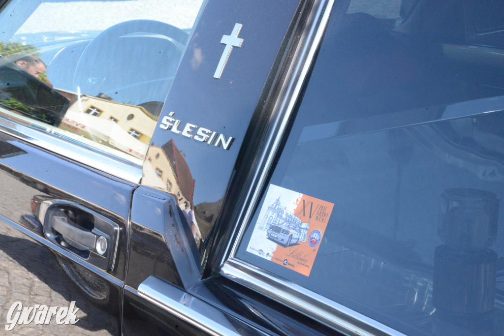 Mercedesy na rynku w Tarnowskich Górach