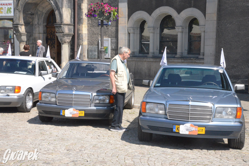 Mercedesy na rynku w Tarnowskich Górach