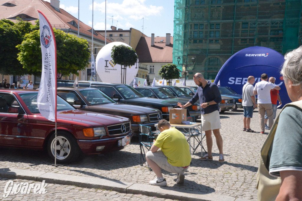 Mercedesy na rynku w Tarnowskich Górach