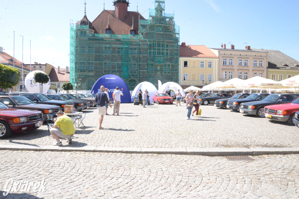 Mercedesy na rynku w Tarnowskich Górach