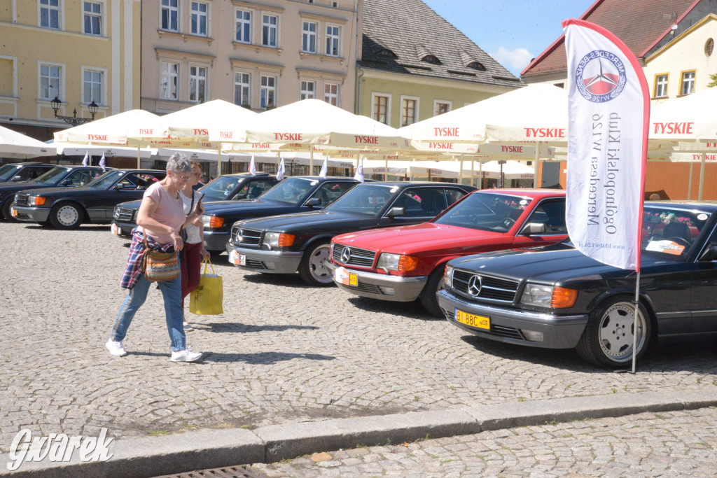 Mercedesy na rynku w Tarnowskich Górach