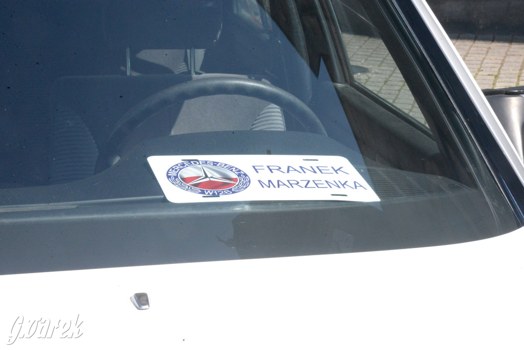 Mercedesy na rynku w Tarnowskich Górach