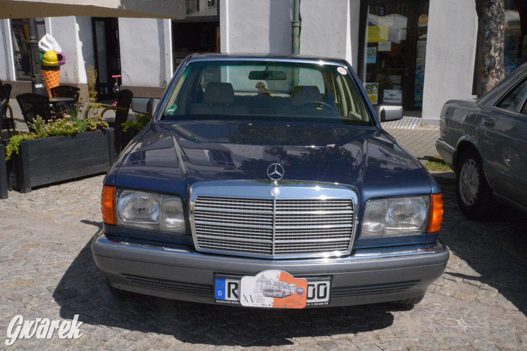 Mercedesy na rynku w Tarnowskich Górach