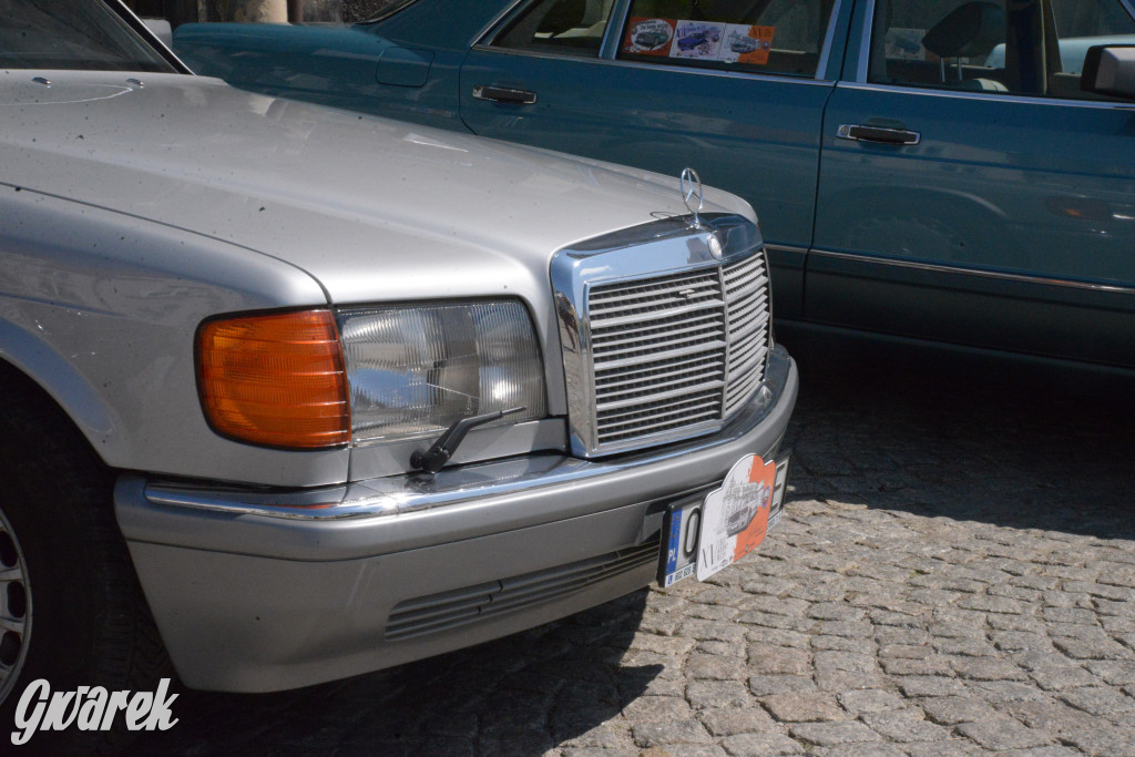 Mercedesy na rynku w Tarnowskich Górach