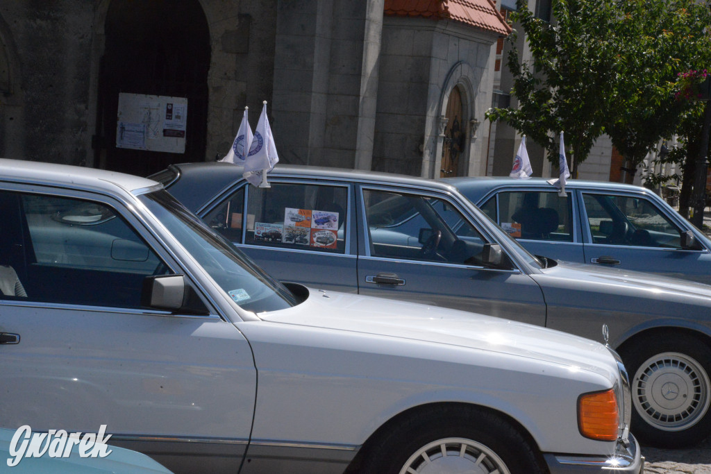 Mercedesy na rynku w Tarnowskich Górach