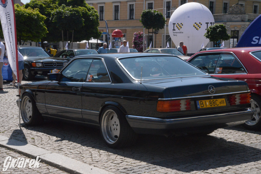 Mercedesy na rynku w Tarnowskich Górach