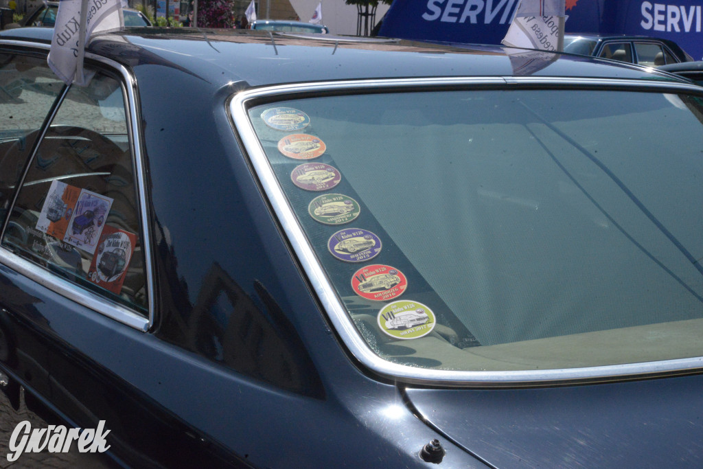 Mercedesy na rynku w Tarnowskich Górach