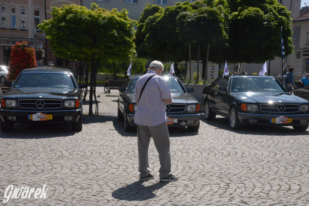 Mercedesy na rynku w Tarnowskich Górach