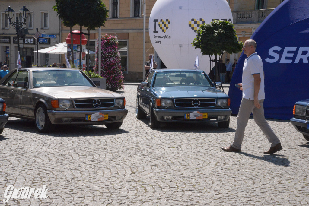 Mercedesy na rynku w Tarnowskich Górach