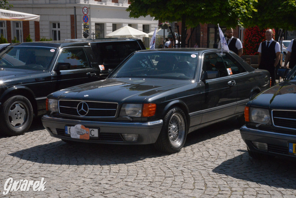 Mercedesy na rynku w Tarnowskich Górach