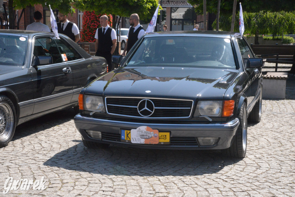 Mercedesy na rynku w Tarnowskich Górach