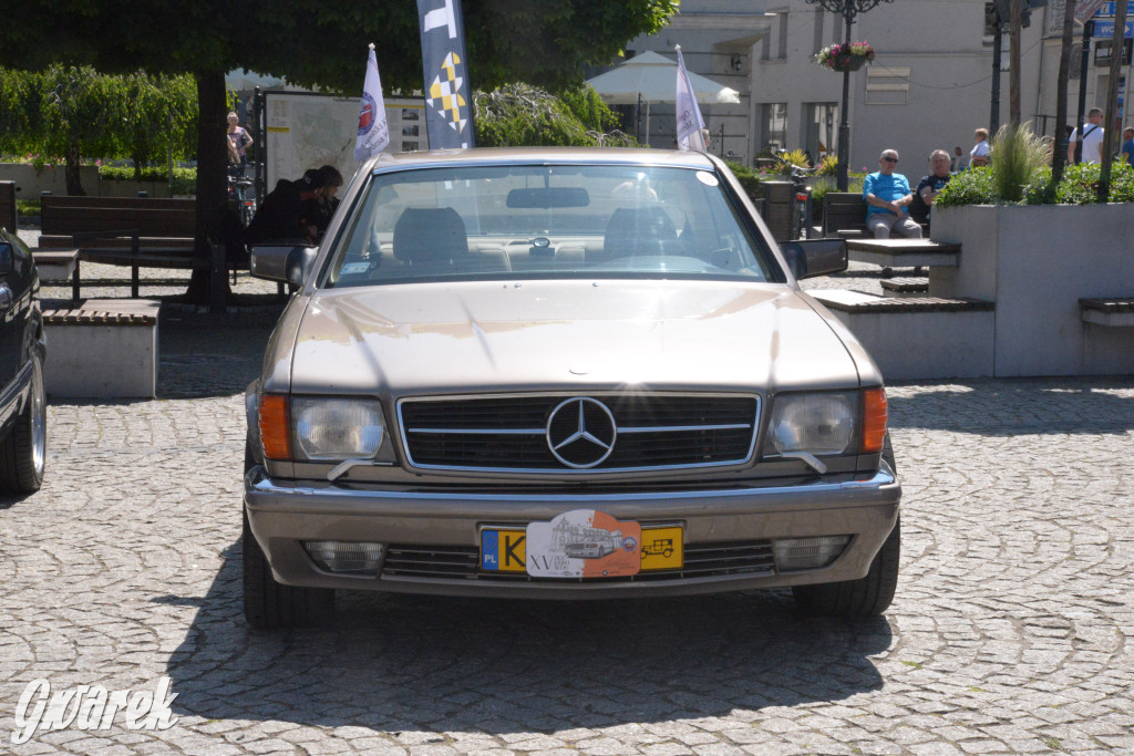 Mercedesy na rynku w Tarnowskich Górach