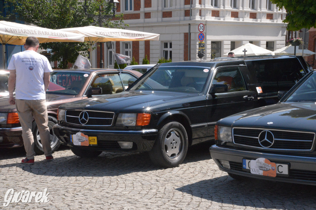 Mercedesy na rynku w Tarnowskich Górach