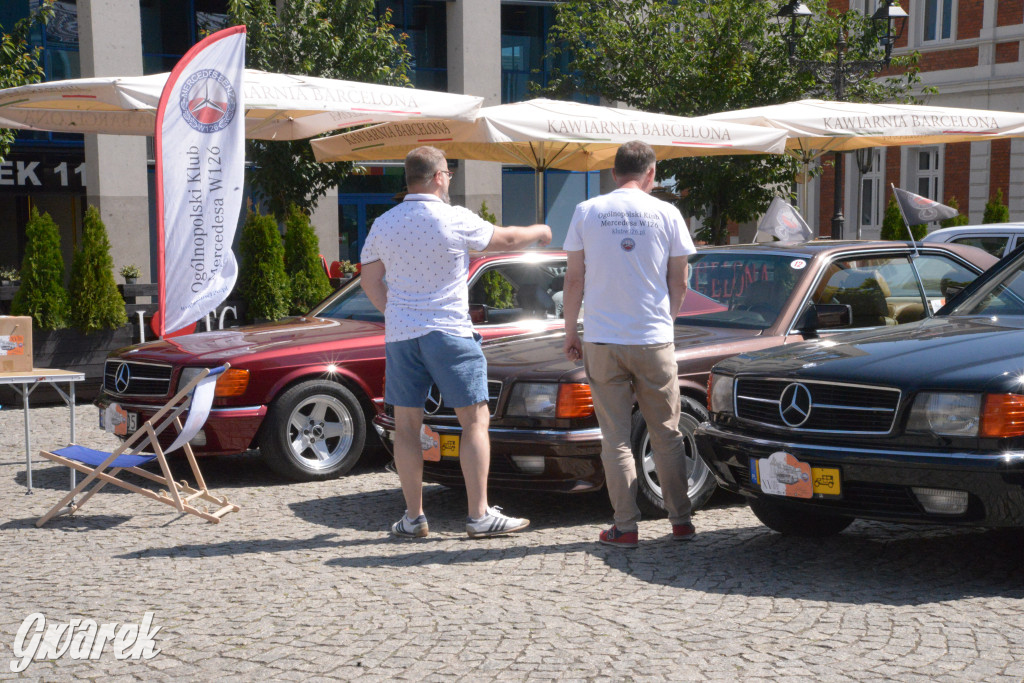 Mercedesy na rynku w Tarnowskich Górach