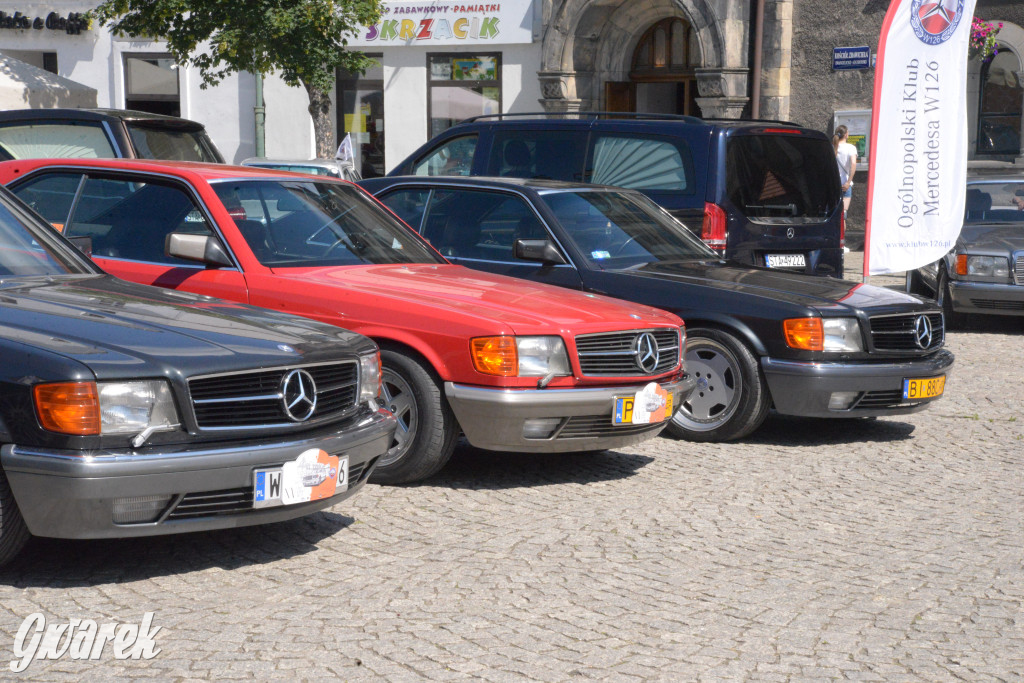 Mercedesy na rynku w Tarnowskich Górach
