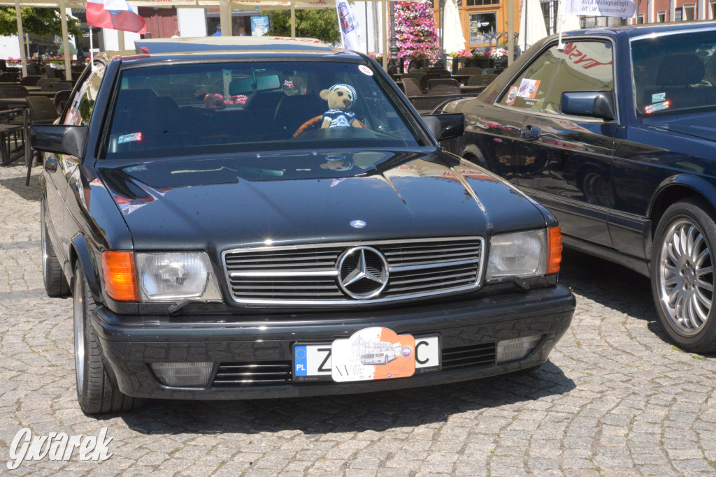 Mercedesy na rynku w Tarnowskich Górach