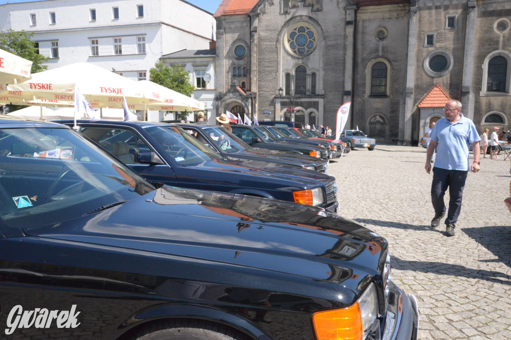 Mercedesy na rynku w Tarnowskich Górach