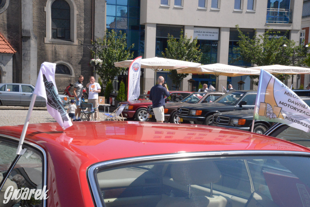 Mercedesy na rynku w Tarnowskich Górach