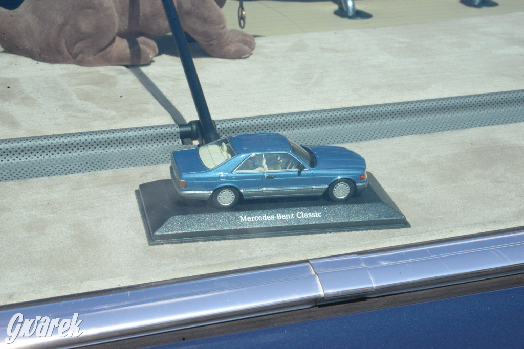 Mercedesy na rynku w Tarnowskich Górach