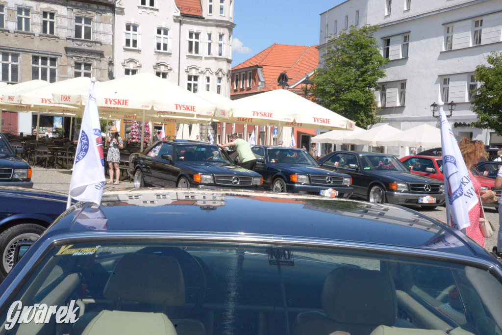 Mercedesy na rynku w Tarnowskich Górach