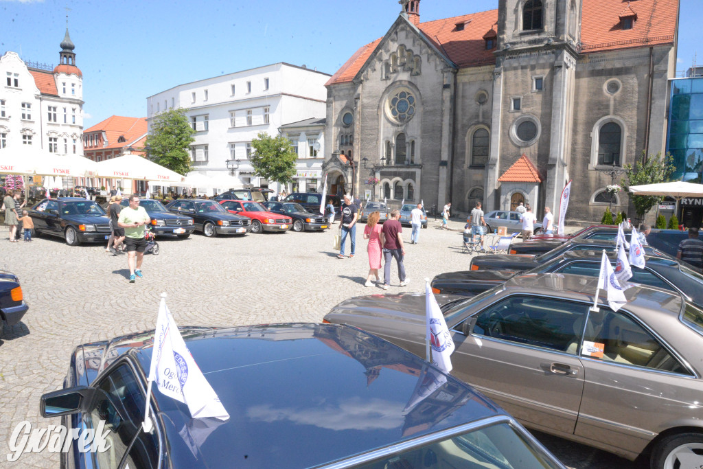 Mercedesy na rynku w Tarnowskich Górach