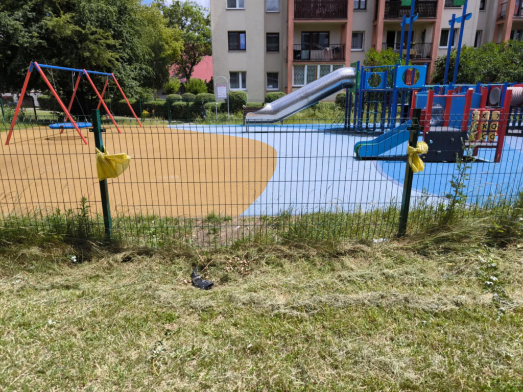 Tarnowskie Góry, Fazos. Skargi na stan placu zabaw