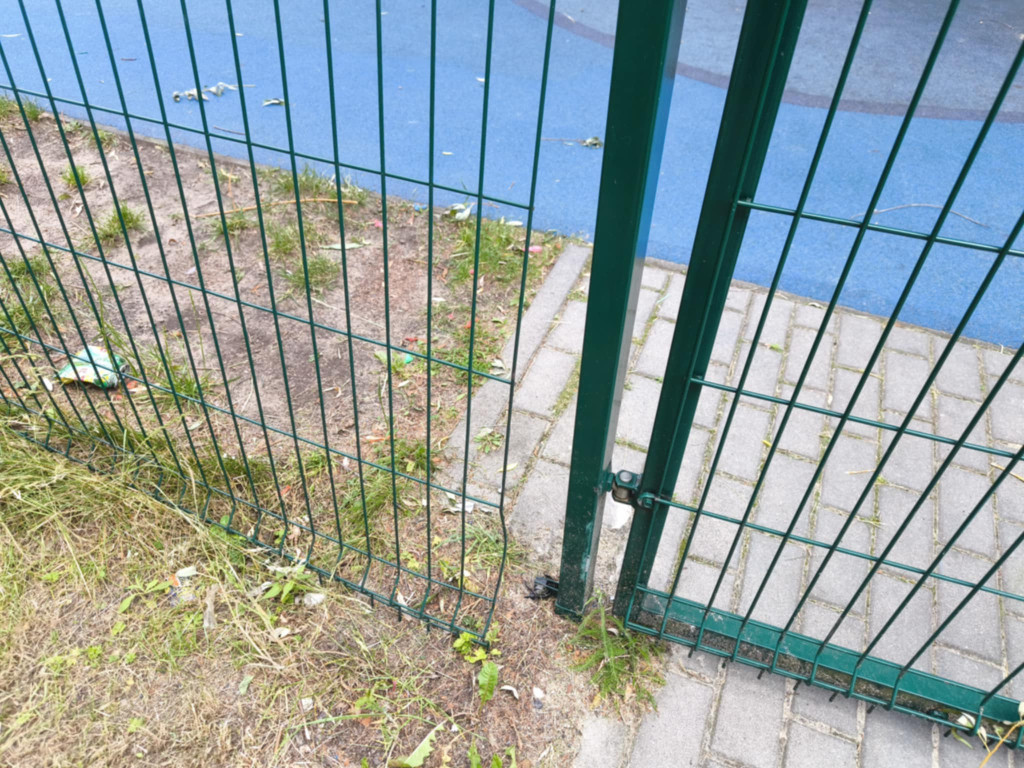 Tarnowskie Góry, Fazos. Skargi na stan placu zabaw