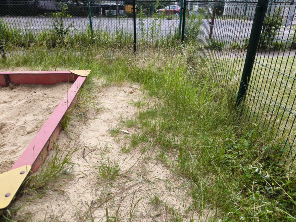 Tarnowskie Góry, Fazos. Skargi na stan placu zabaw