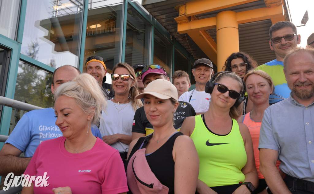 Upał, ustawka i wejściówka na basen