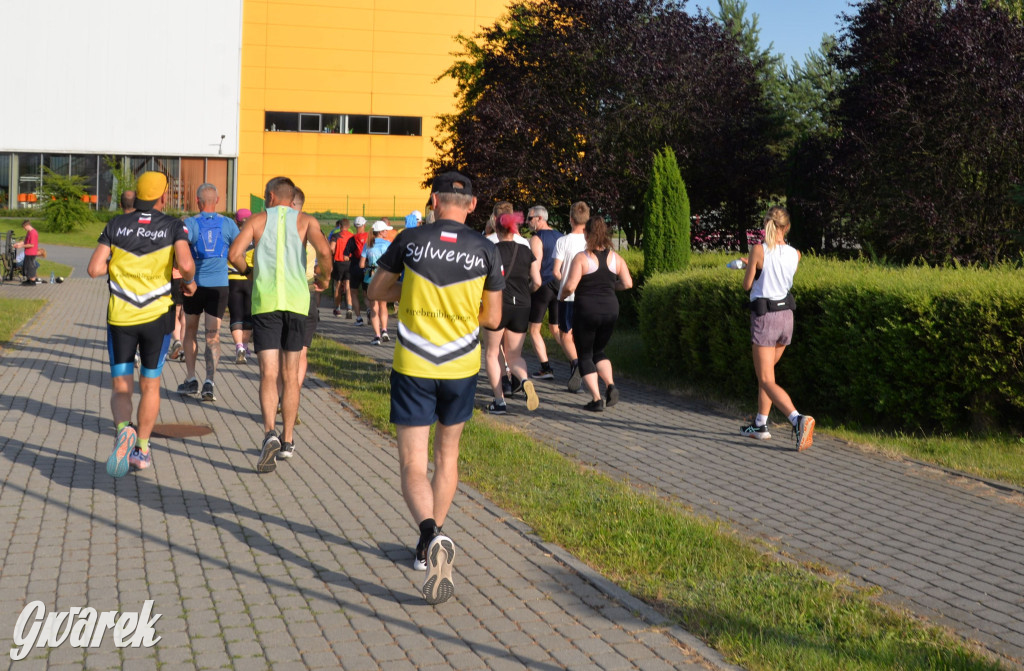 Upał, ustawka i wejściówka na basen