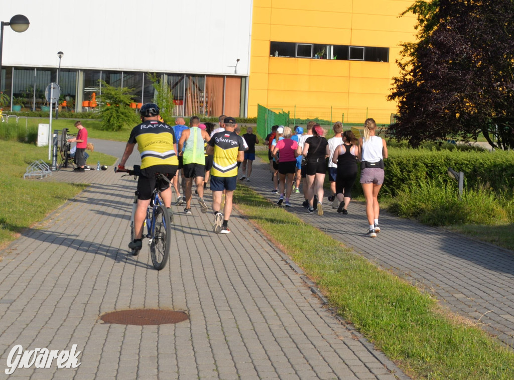 Upał, ustawka i wejściówka na basen