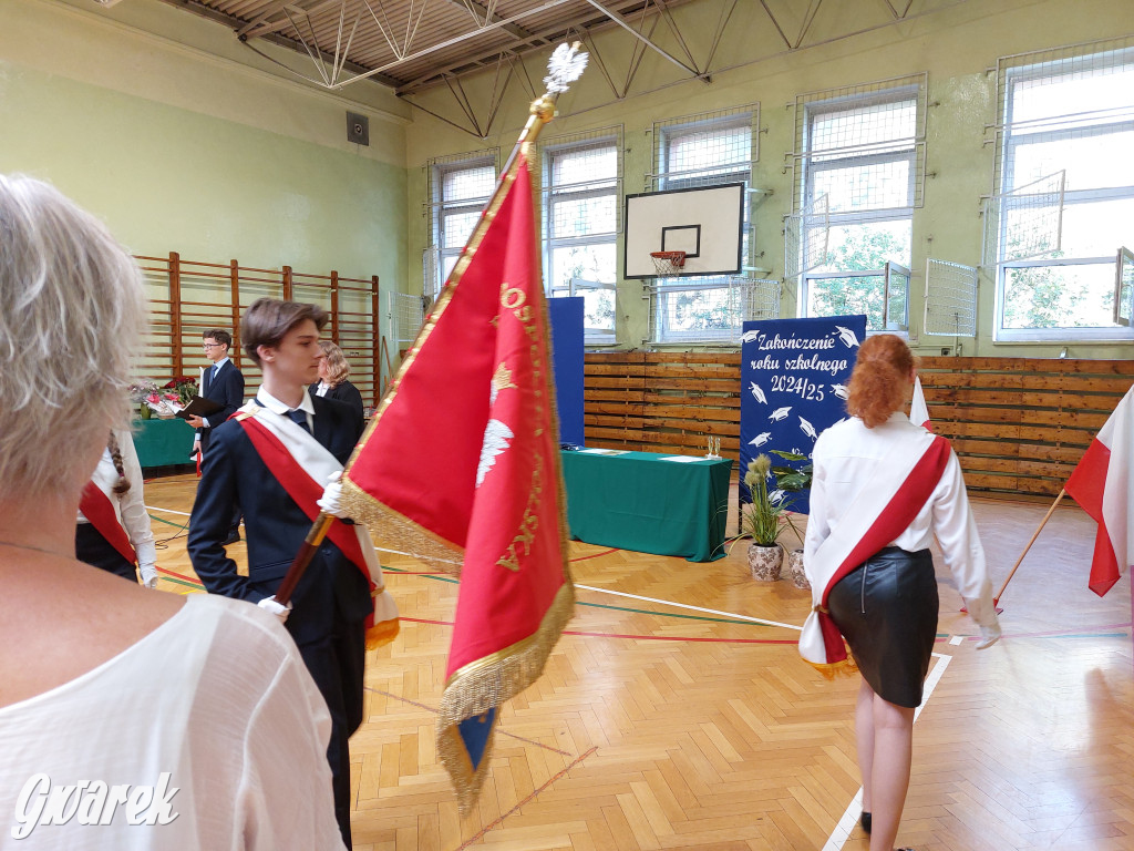 SP 9 w Tarnowskich Górach: Ostatni dzwonek dla...