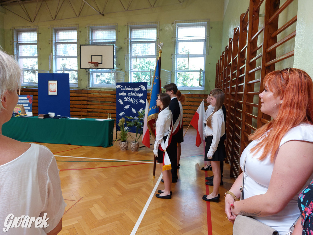 SP 9 w Tarnowskich Górach: Ostatni dzwonek dla...