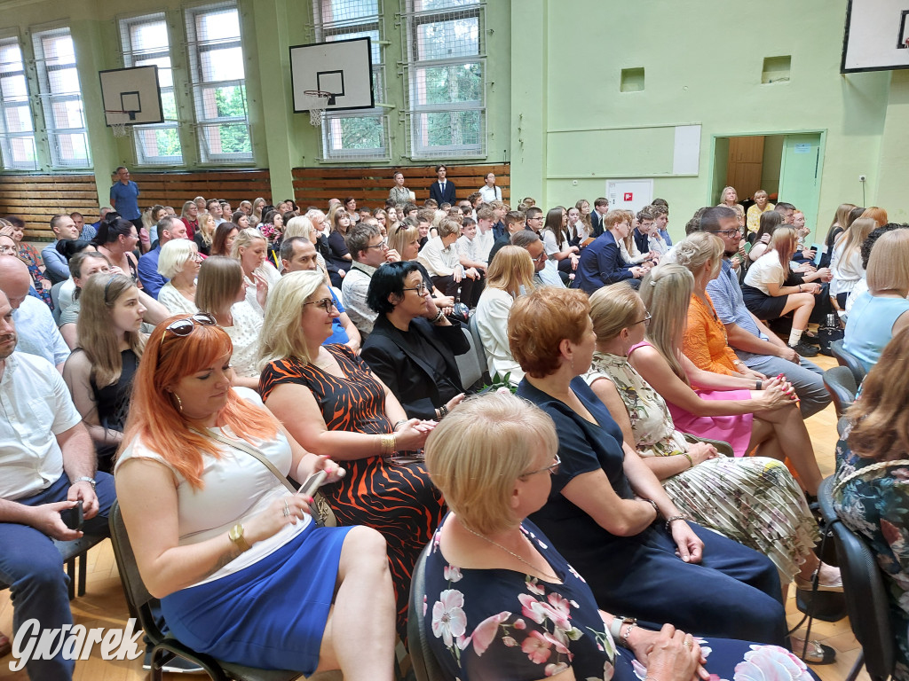 SP 9 w Tarnowskich Górach: Ostatni dzwonek dla...