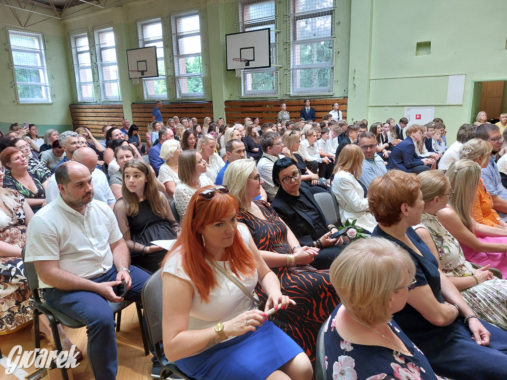 SP 9 w Tarnowskich Górach: Ostatni dzwonek dla...