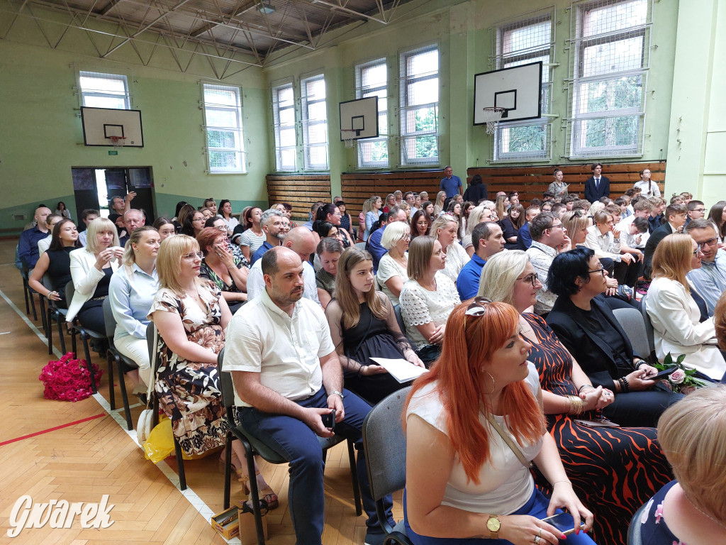 SP 9 w Tarnowskich Górach: Ostatni dzwonek dla...