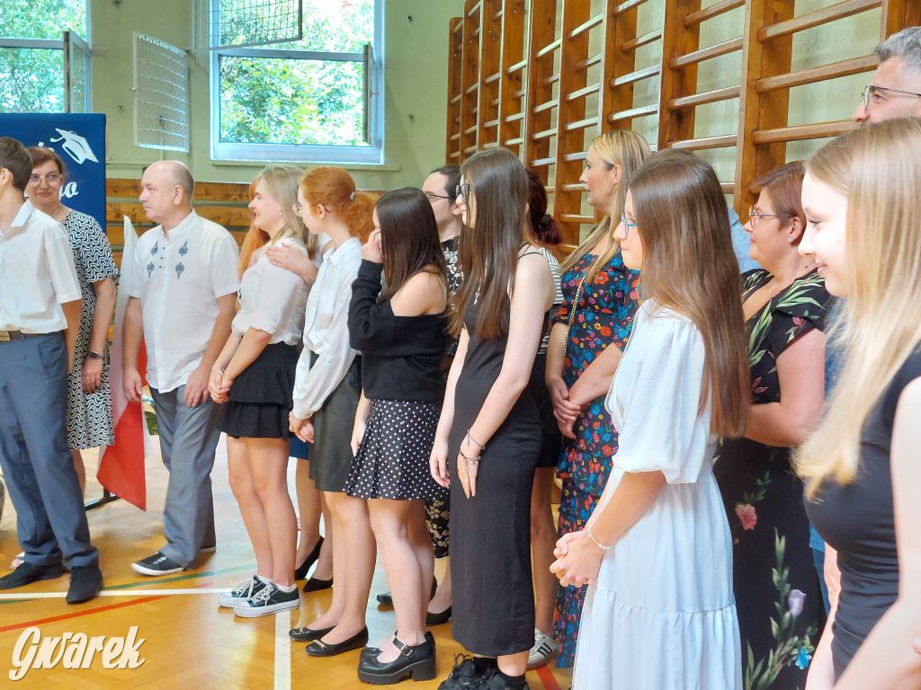 SP 9 w Tarnowskich Górach: Ostatni dzwonek dla...