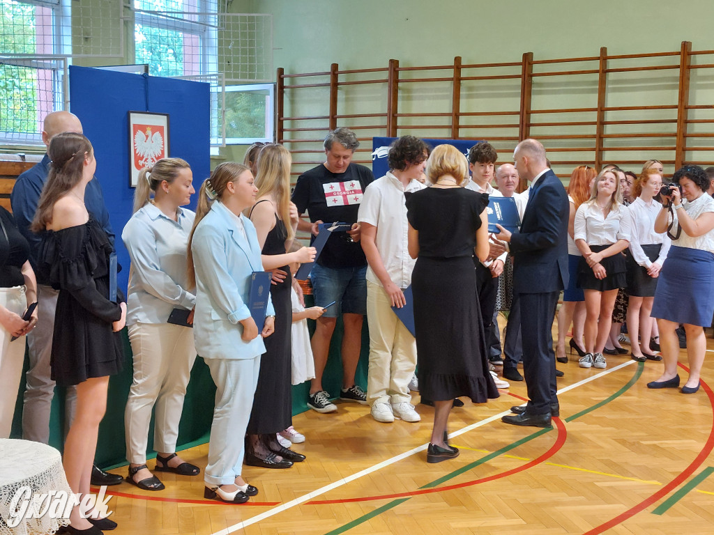 SP 9 w Tarnowskich Górach: Ostatni dzwonek dla...