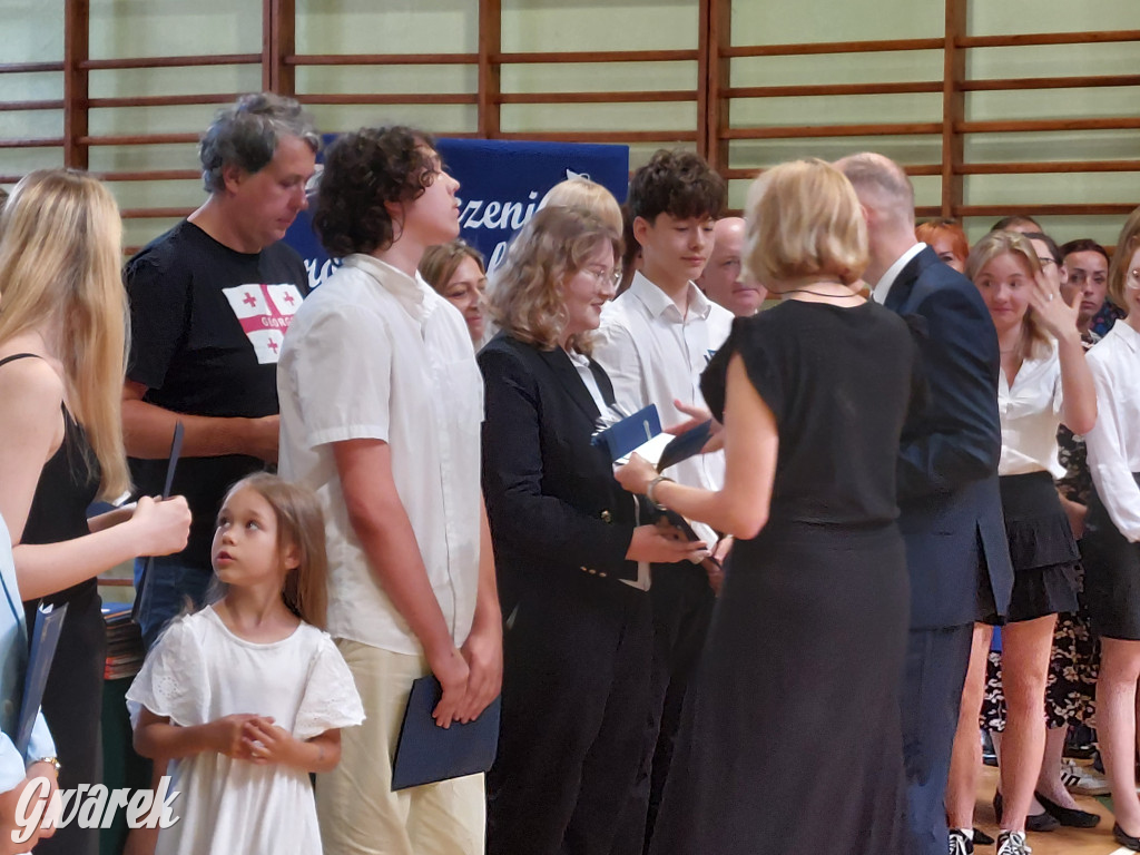 SP 9 w Tarnowskich Górach: Ostatni dzwonek dla...