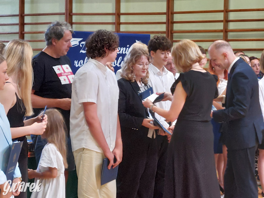 SP 9 w Tarnowskich Górach: Ostatni dzwonek dla...