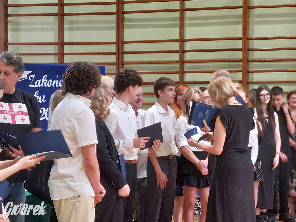 SP 9 w Tarnowskich Górach: Ostatni dzwonek dla...