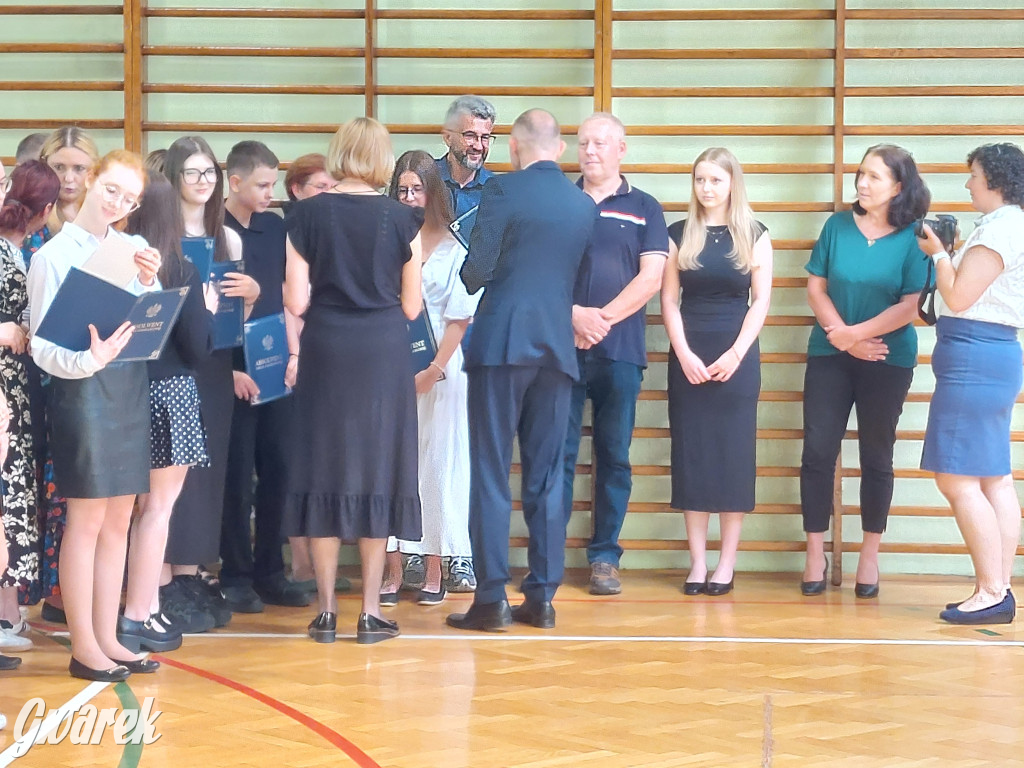 SP 9 w Tarnowskich Górach: Ostatni dzwonek dla...