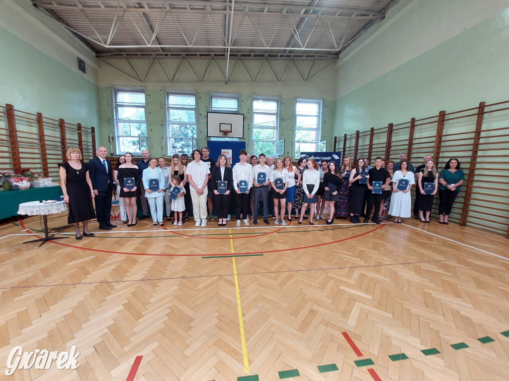 SP 9 w Tarnowskich Górach: Ostatni dzwonek dla...