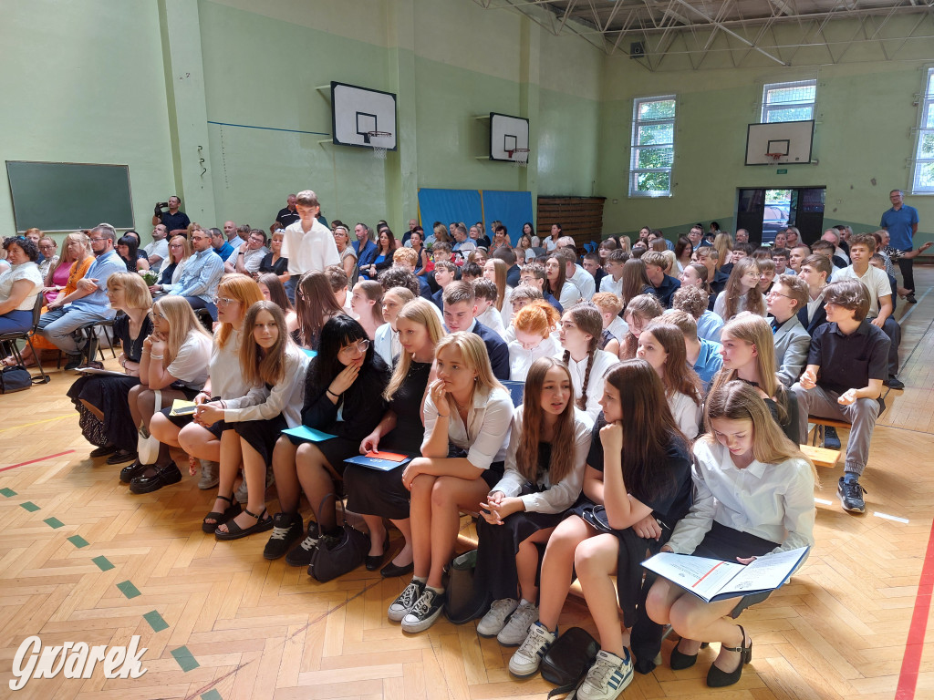 SP 9 w Tarnowskich Górach: Ostatni dzwonek dla...