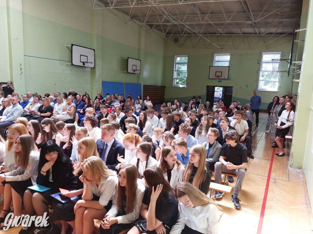 SP 9 w Tarnowskich Górach: Ostatni dzwonek dla...