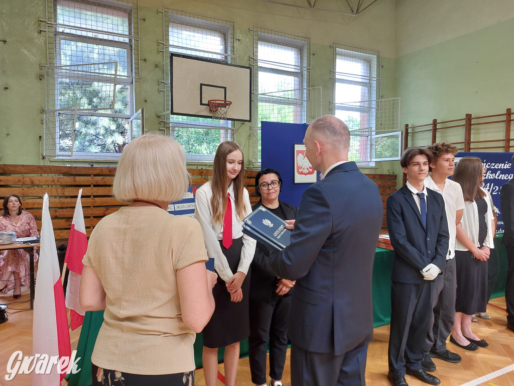 SP 9 w Tarnowskich Górach: Ostatni dzwonek dla...