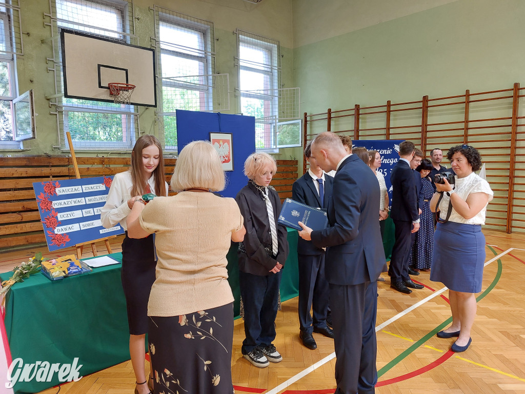SP 9 w Tarnowskich Górach: Ostatni dzwonek dla...
